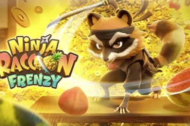 Meja permainan blackjack di kasino dengan kartu dan chip siap dimainkan